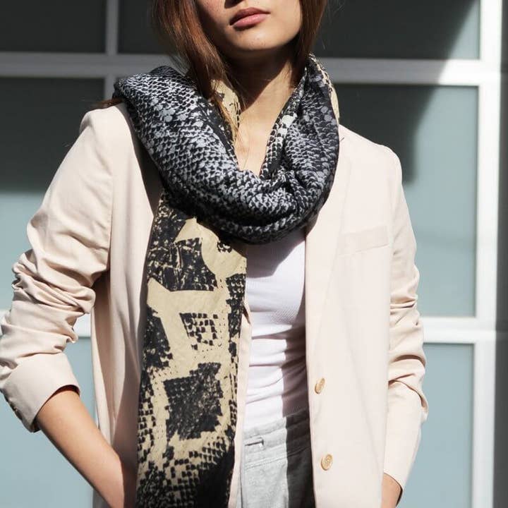 Snake - Shades of Grey and Sand - Mezcla de algodón y seda para venta al por mayor de D/Luca Los Angeles