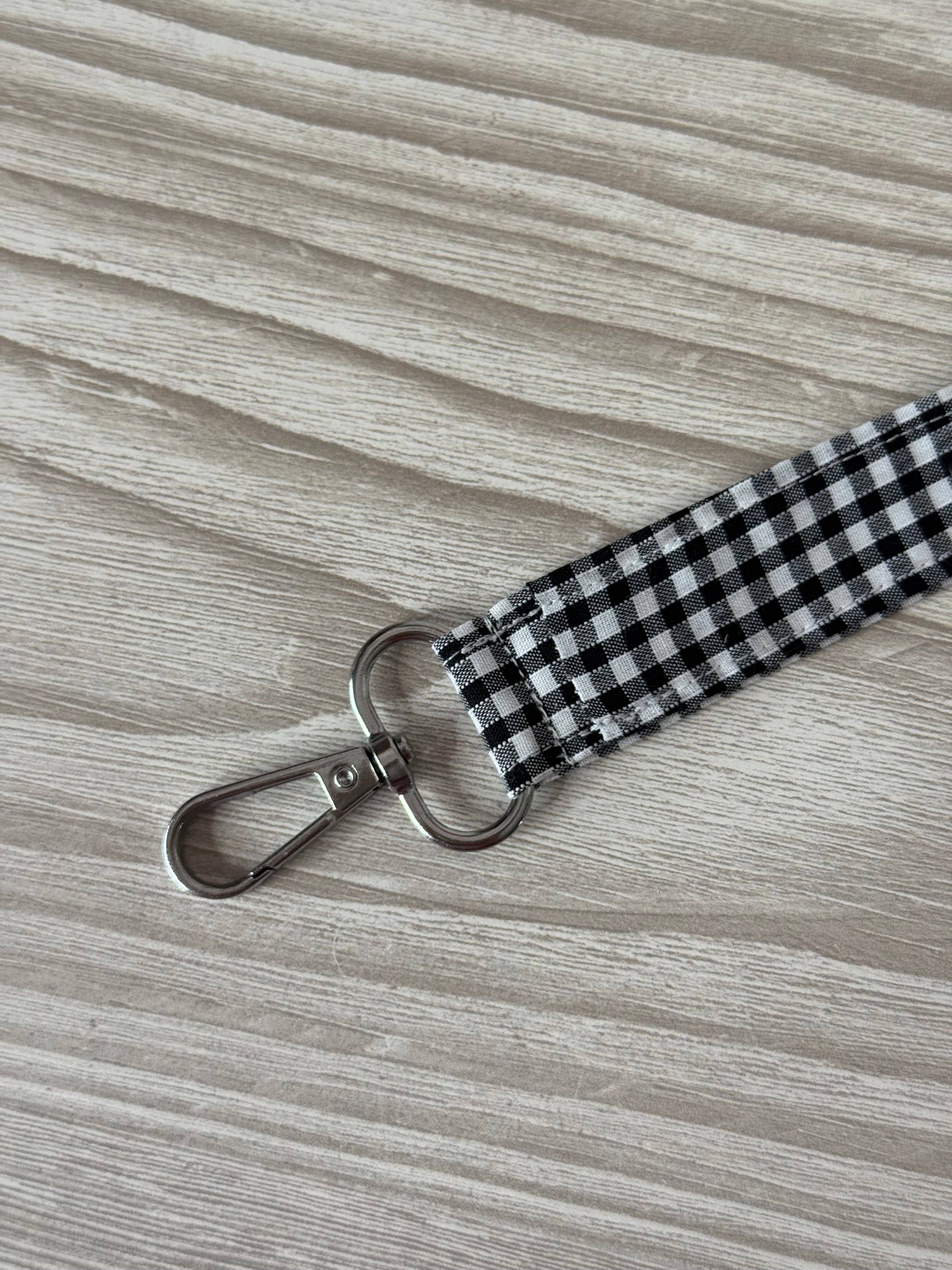 Emily's Weaving – wholesale Knitting/Crochet Supplies – Black Yarn Spinner with Gingham Wristlet5