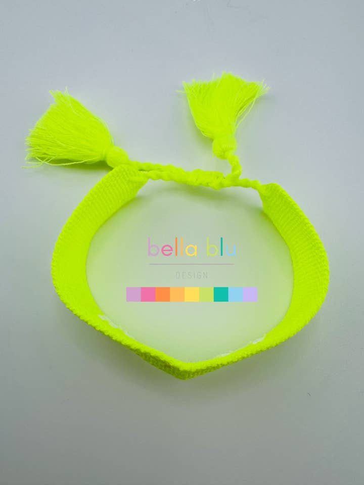 Pulsera tejida con neón amarillo Loren en forma de carita sonriente para venta al por mayor de Bella Blu Designs