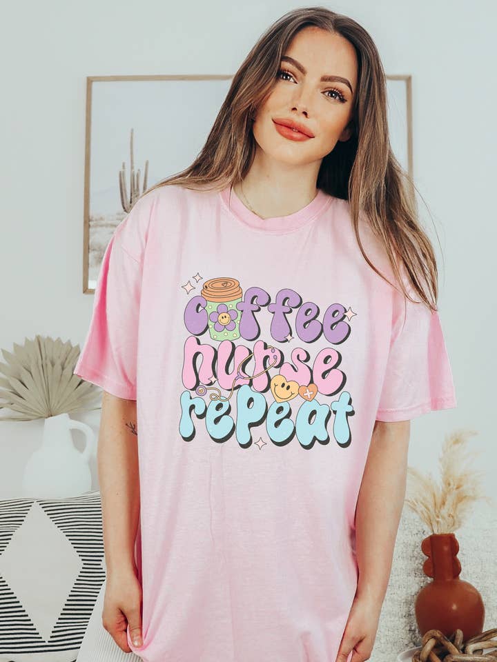 T-shirt Coffee Nurse Repeat per la vendita all'ingrosso da parte di Shop Alloe | Print & Media Co.