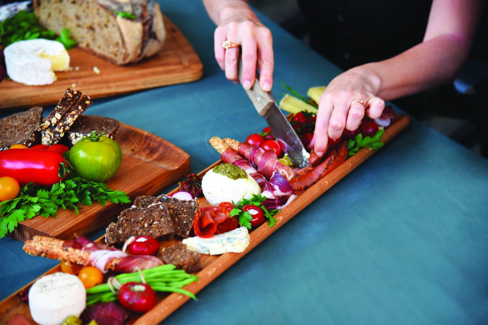 LE RÉGAL - Wholesale Cheese Board - Long Shovel - Large Oak Wood Aperitif Board2