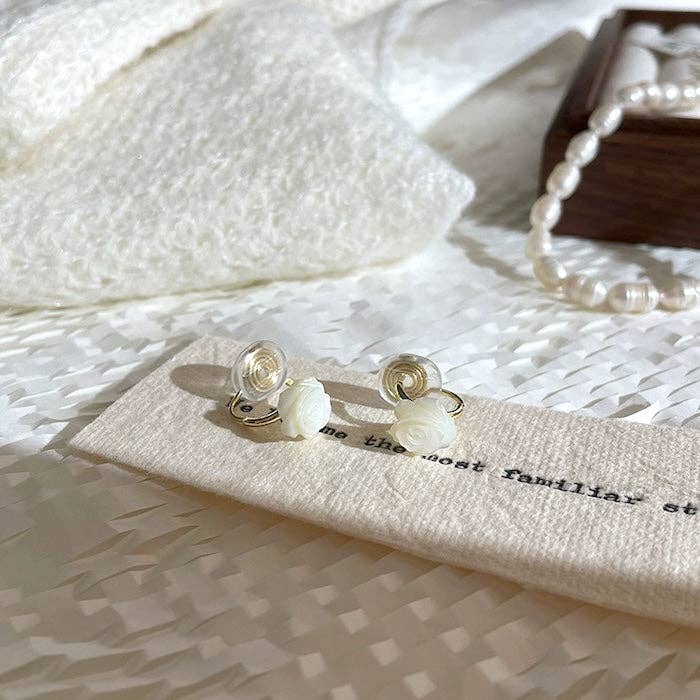 LanLivia - Wholesale Manchet-/omslagoorbellen - Vivid oorklem met roos van parelmoer - één paar6