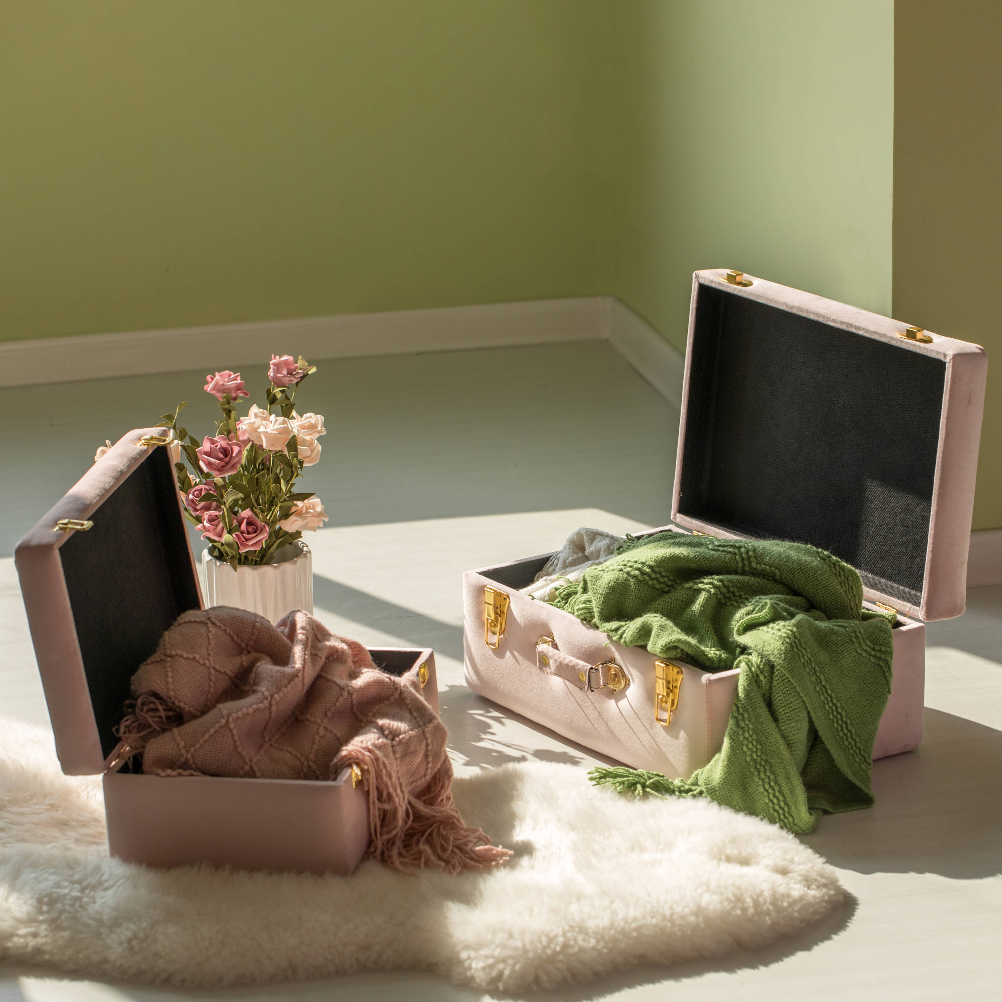 Quickway Imports – Großhandel Dekoschachteln – Modernes, dekoratives Samt-Koffer-Truhenset, 2-teilig, gesteppt3