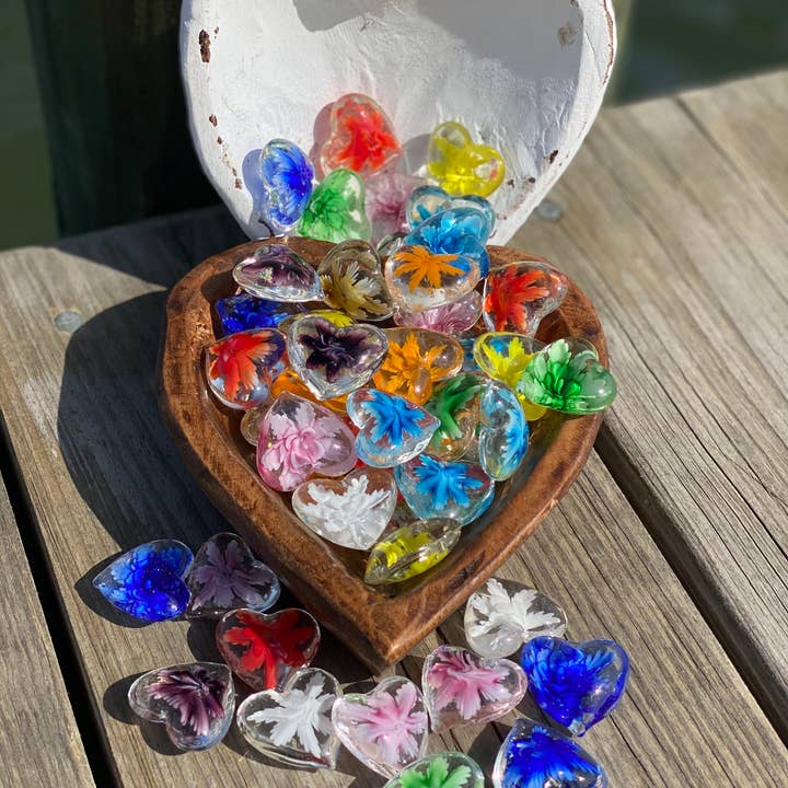 SHOPGIVECOURAGE - Wholesale Decorative Tabletop Object - Floral Glass Pocket Hearts w/Heart Bowl Display - Small (50)