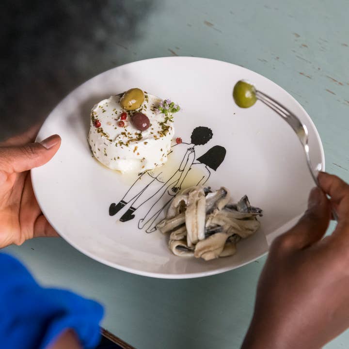 helen b - Venta al por mayor Plato grande - Plato de porcelana para desayuno con ilustración de pareja desnuda de espaldas2