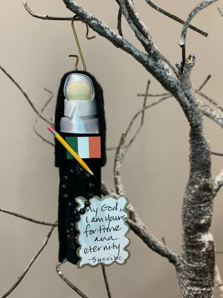 Eerbiedwaardige Mary Catherine McAuley houten poppenornament voor wholesale door Our Saint Family