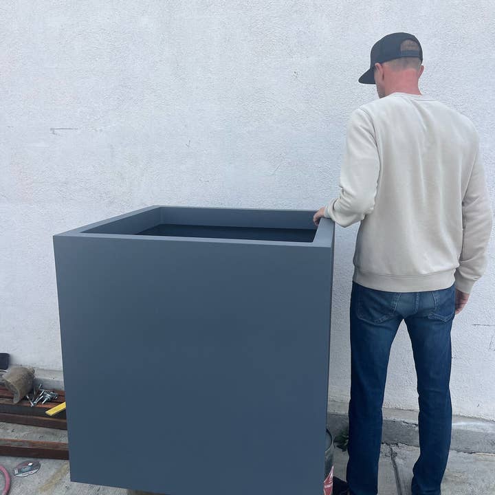 Store firkantede plantekasser for engroshandel hos Tikal Composite Designs