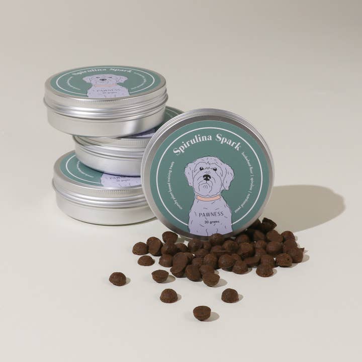 Pawness – wholesale Godis - Hund – Hundgodis - Spirulina Spark Trainers i burk (ENDAST EU)