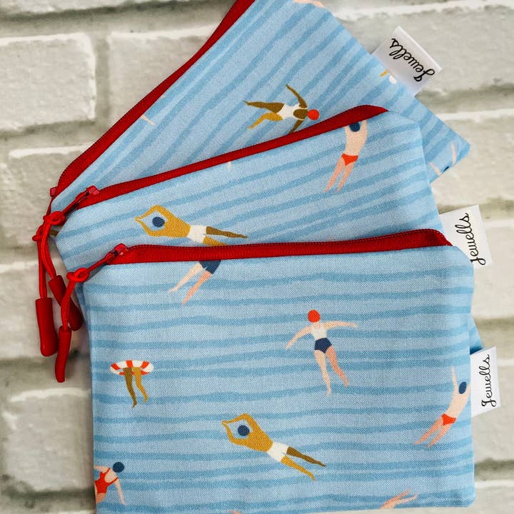 Porte-monnaie Swimmer à rayures bleues rouges Open Wild Swimming pour la vente par Jewells