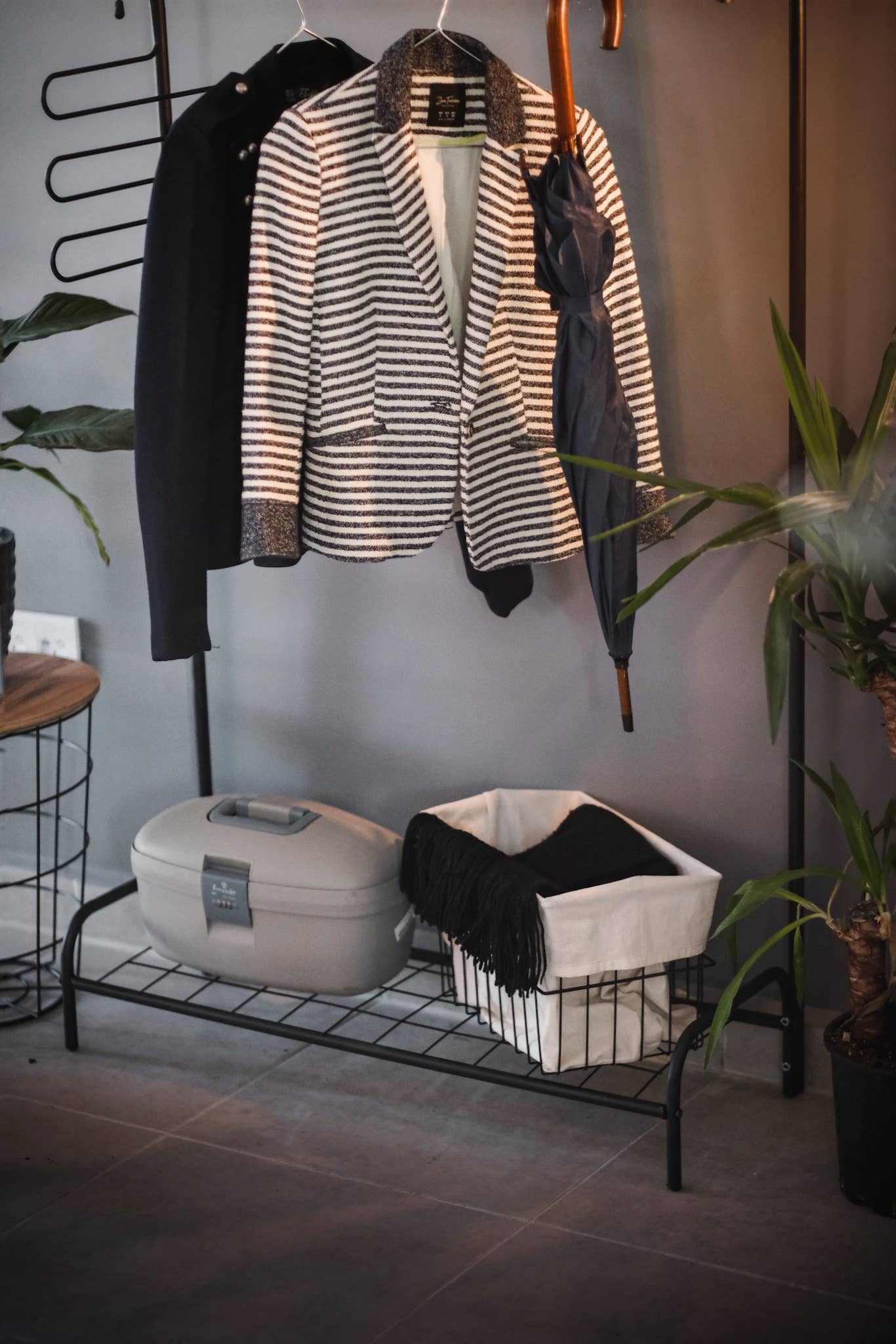 WDMT - Wholesale Kapstok - Metalen kledingrek met halve maan en één stang van WDMT3