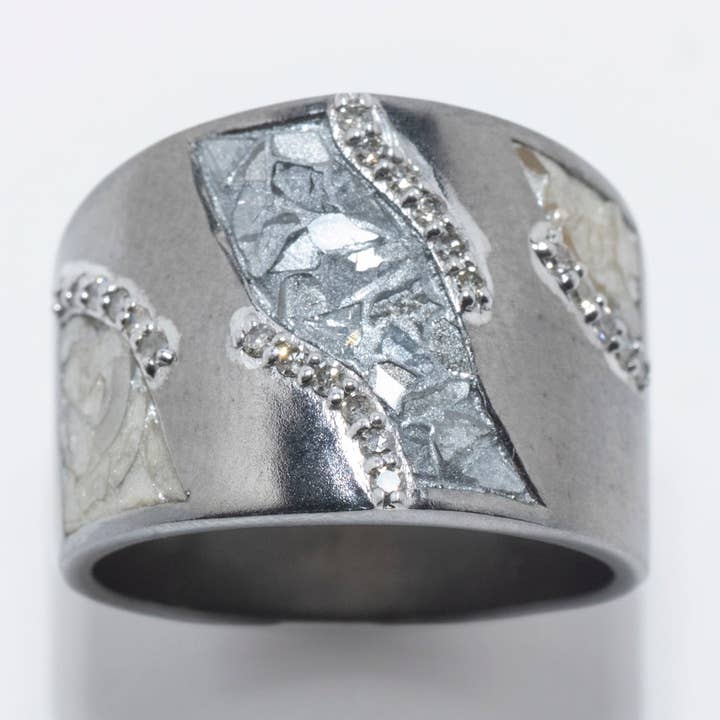 Bague Krish en argent oxydé pour la vente par Shana Gulati Jewelry