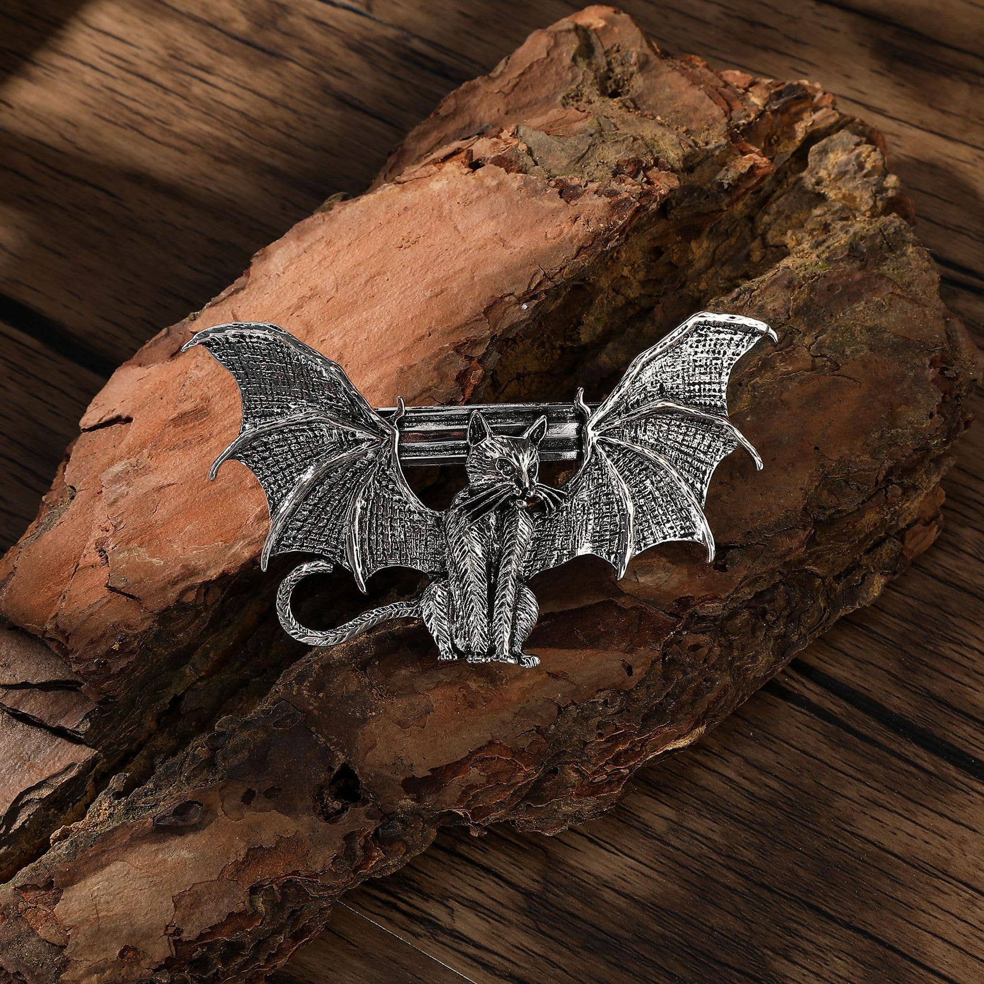 Tourtiwi – wholesale Hårklämma - Dam – Gotisk fladdermus - Vingade katthårklämmor för en kuslig Halloween-look2