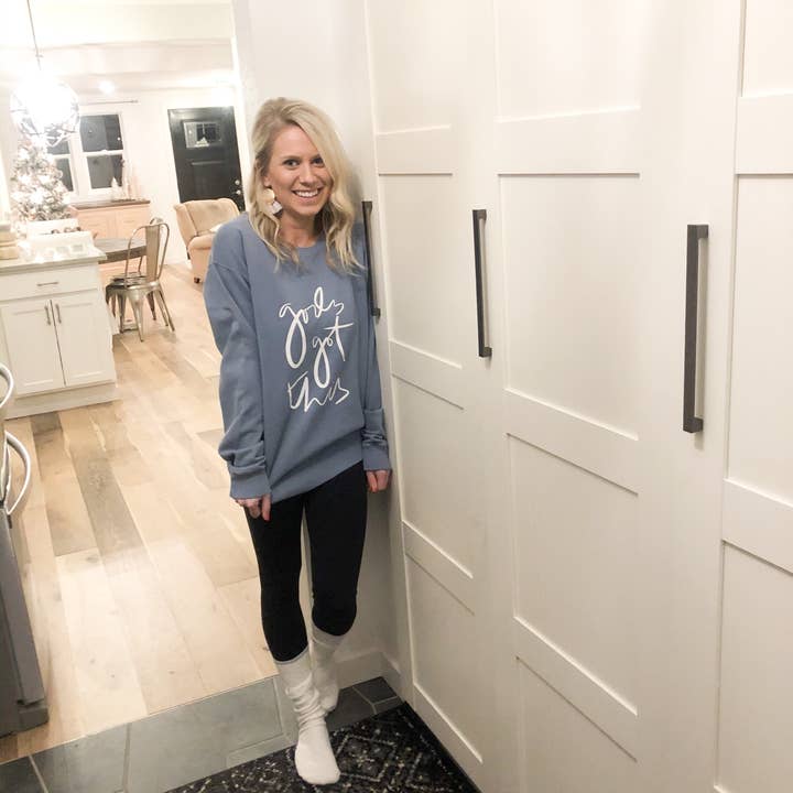 Gott hat dieses Sweatshirt für den Großhandel von Design District Co