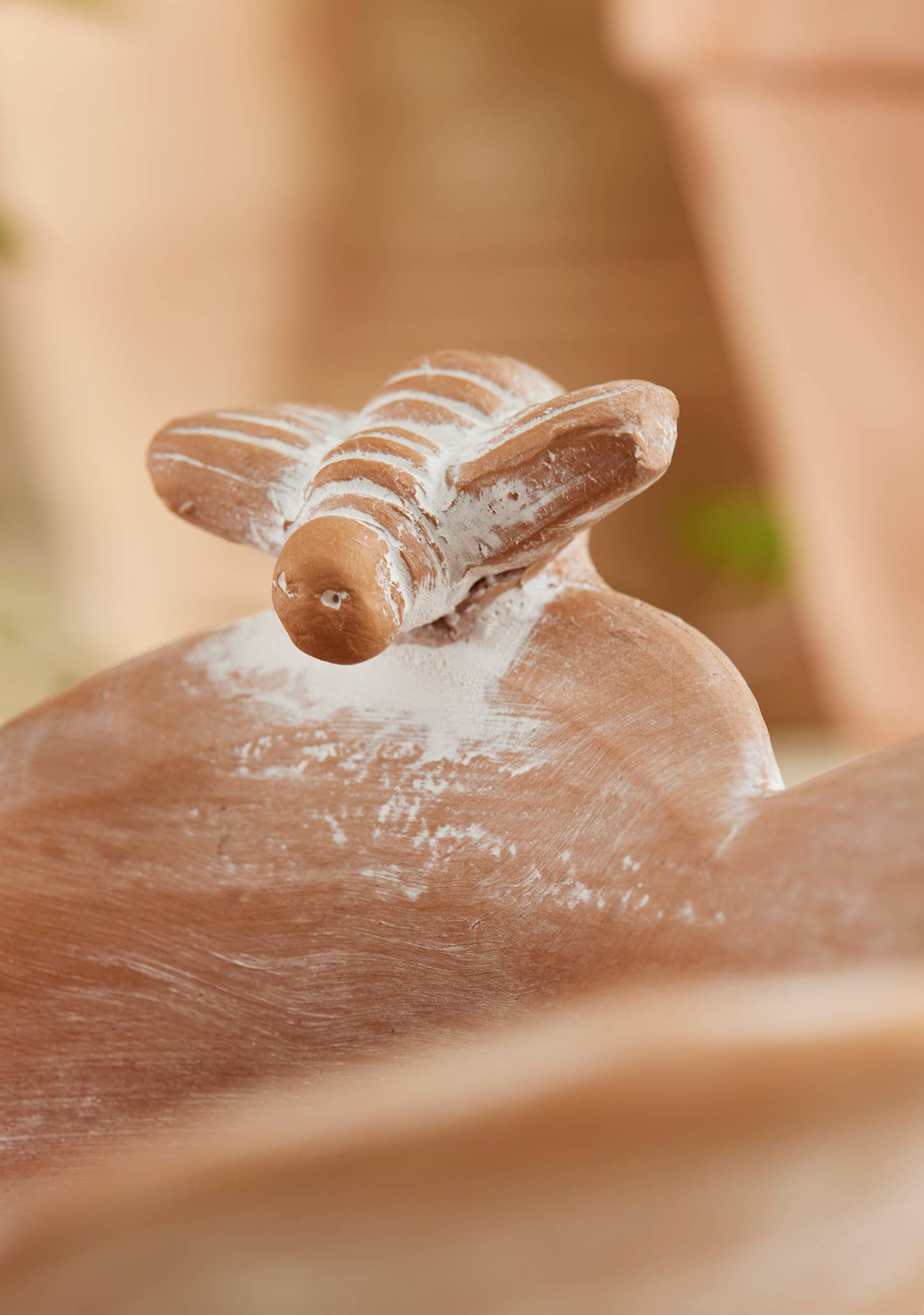 Namaste – wholesale Bird feeder – Terracotta Flower Bird Feeder Bee1