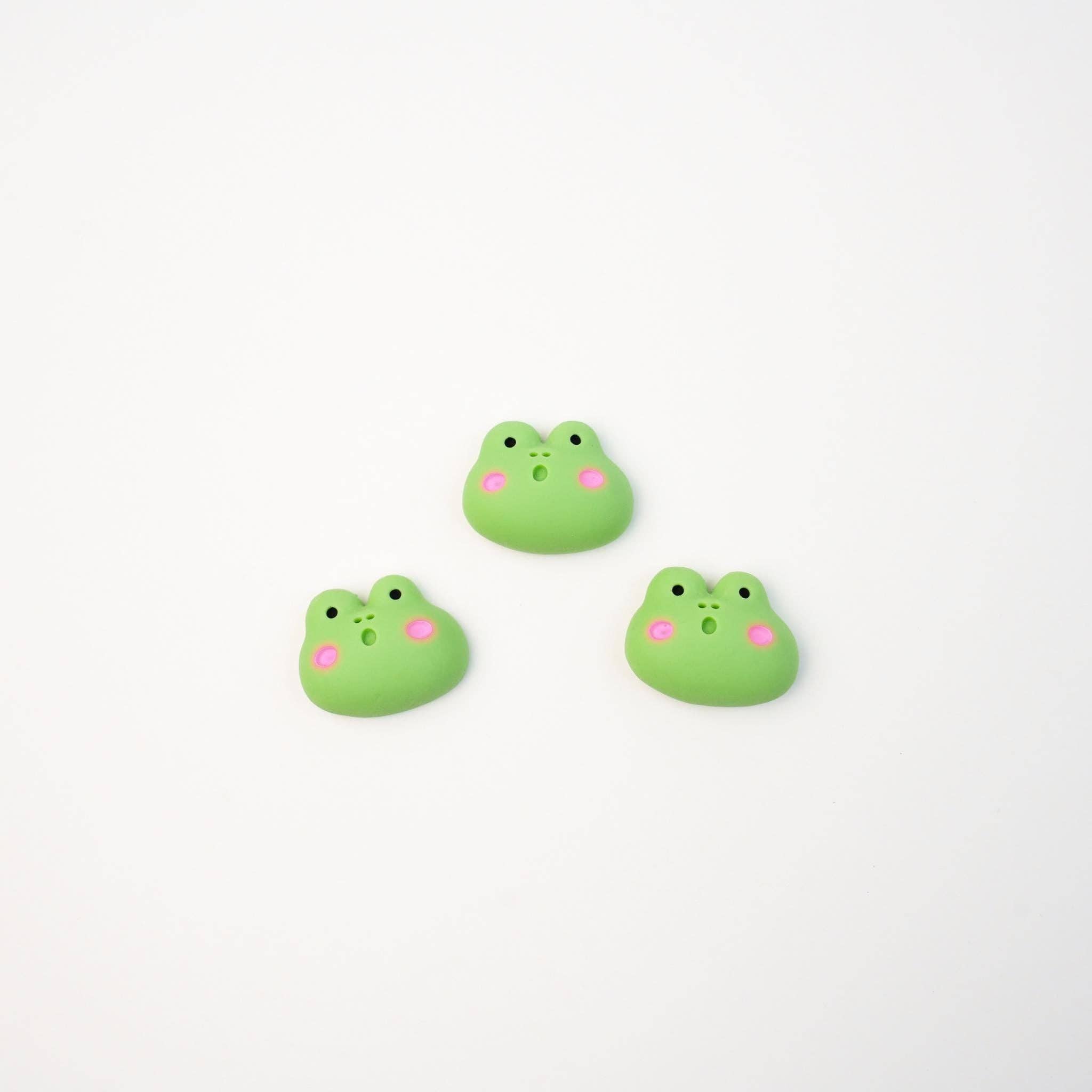 Mini Story Co – Großhandel Anstecker/Button – Brosche mit kleinem Frosch, grüne Froschnadel, niedliches Tierabzeichen, winzige Froschnadeln, Anstecknadel mit stolzem Frosch, Kawaii-Frosch-Nadel, Geschenk für Kinder3