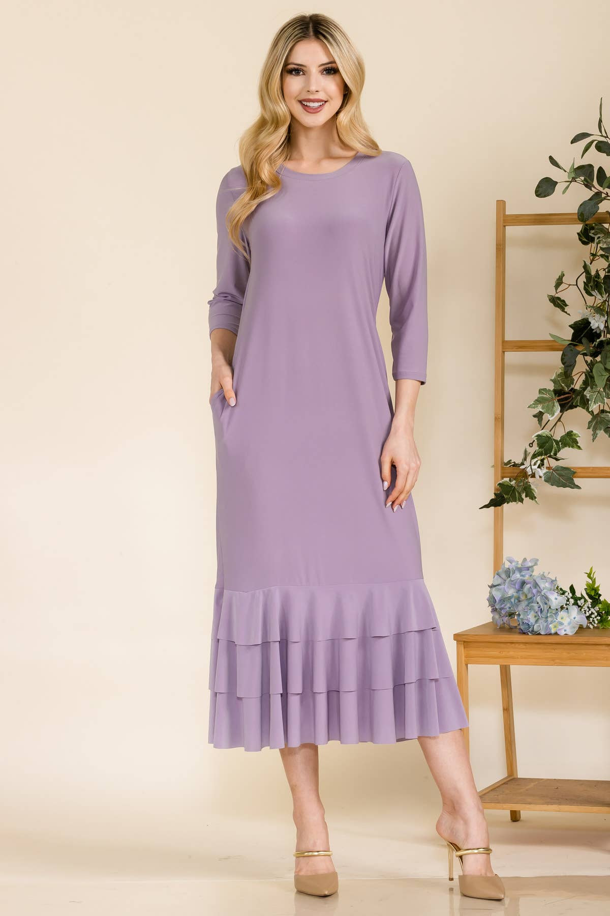 Celeste Clothing – Großhandel Kleid – Damen – Großgrößen-Midikleid mit gestuften Rüschen und 3/4-Ärmeln49