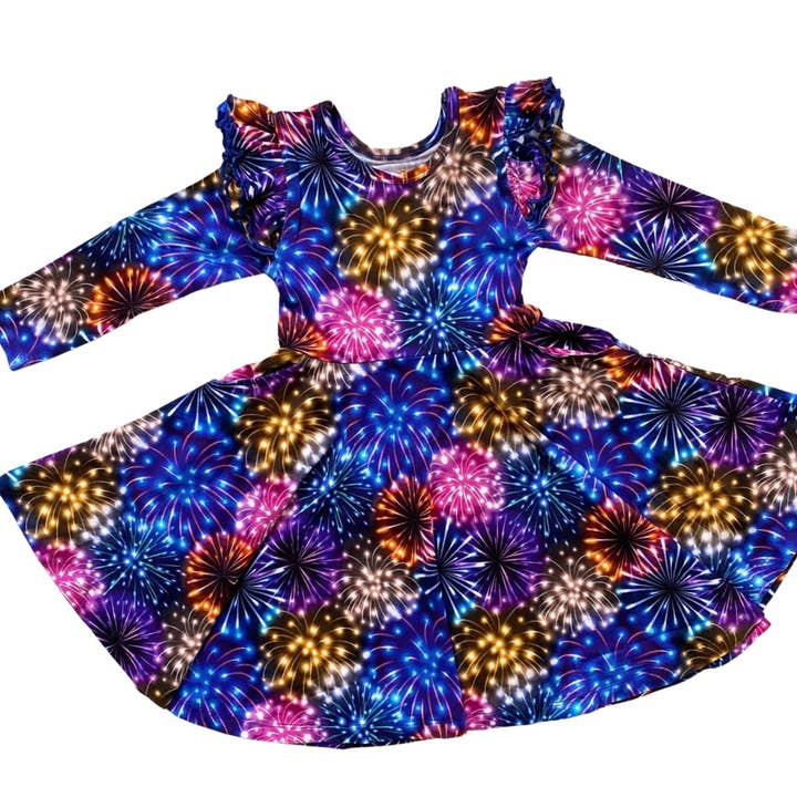 Robe torsadée à manches longues Fireworks avec poches pour la vente par Nev Clothing