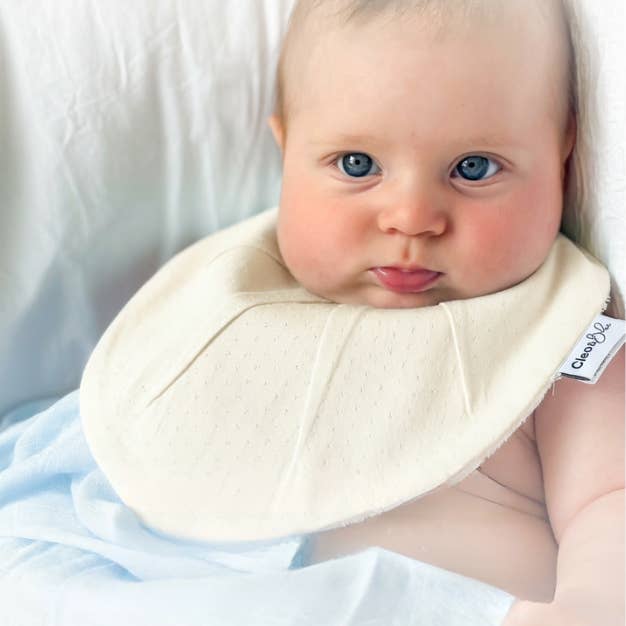 Bavaglino Bandana Impermeabile / Classico - Avorio Cloud Pointelle per la vendita all'ingrosso da parte di Cleo & Bebe