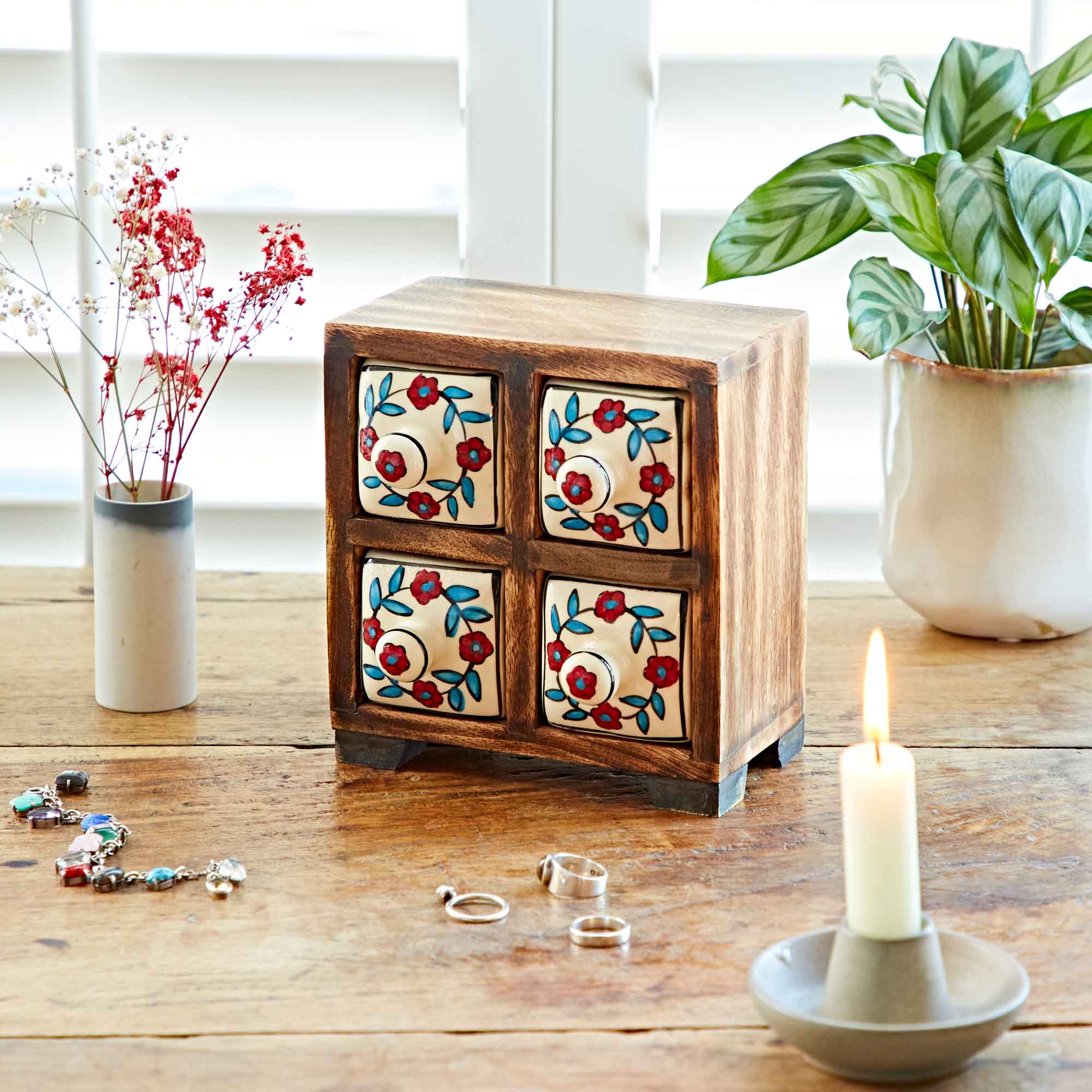 The Paper High Gift Company Limited - Venta al por mayor Joyero/organizador de joyas - Cómoda con 4 cajones de cerámica floral blanca pintada a mano2