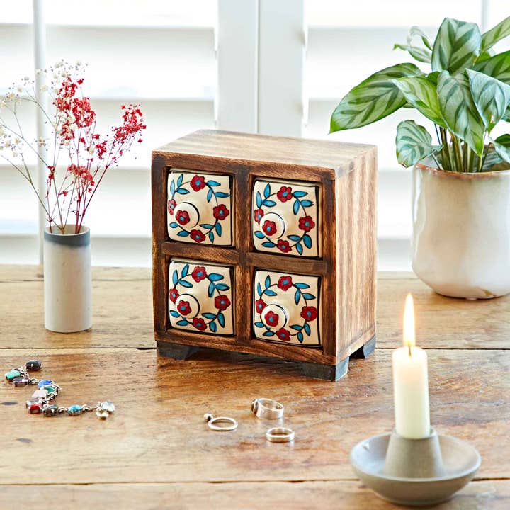 The Paper High Gift Company Limited - Venta al por mayor Joyero/organizador de joyas - Cómoda con 4 cajones de cerámica floral blanca pintada a mano2