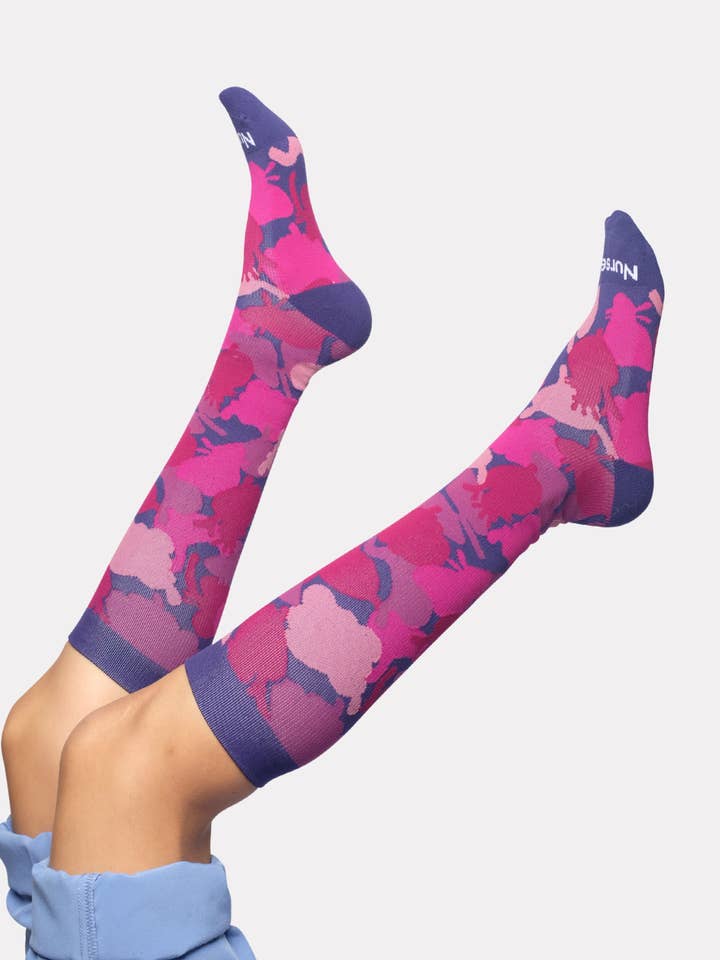 HERO - Chaussettes de compression graduées Organ Camo (20-30 mmHg) pour la vente par Nurse Yard