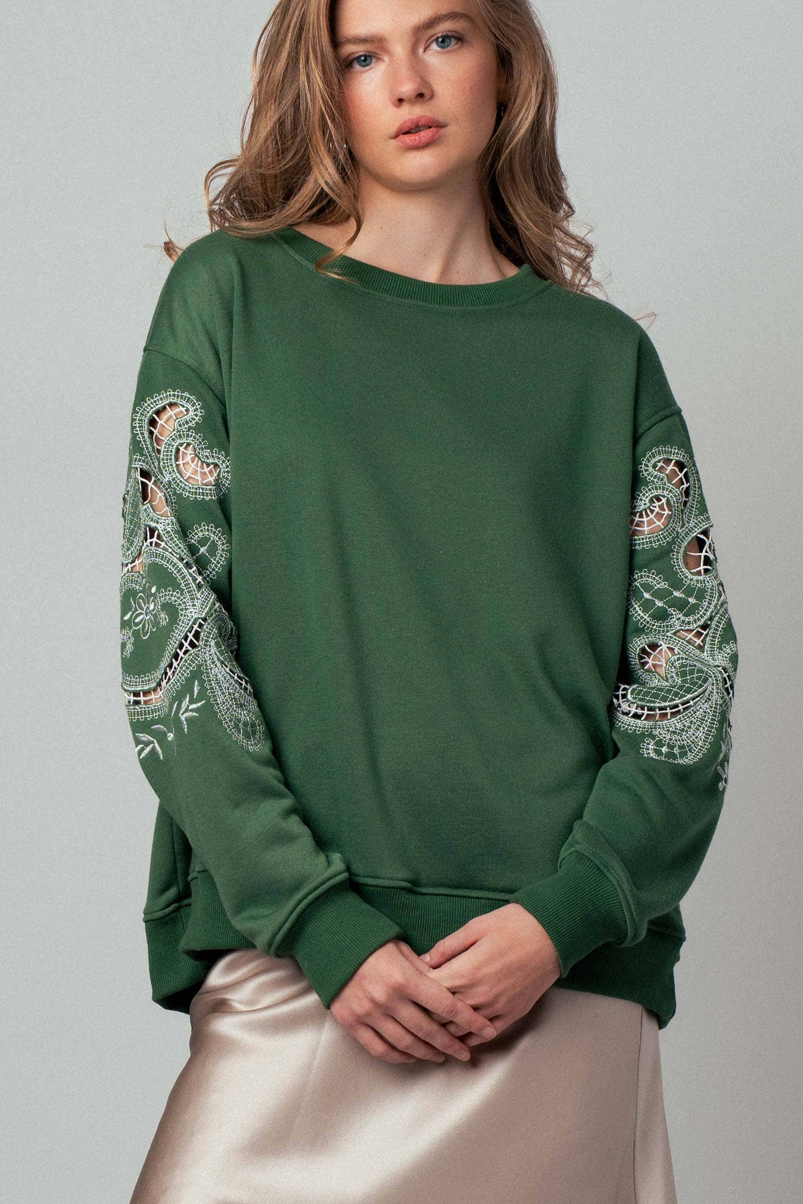 Vert Sweat-shirt romantique à manches en dentelle brodée en vente sur Faire2