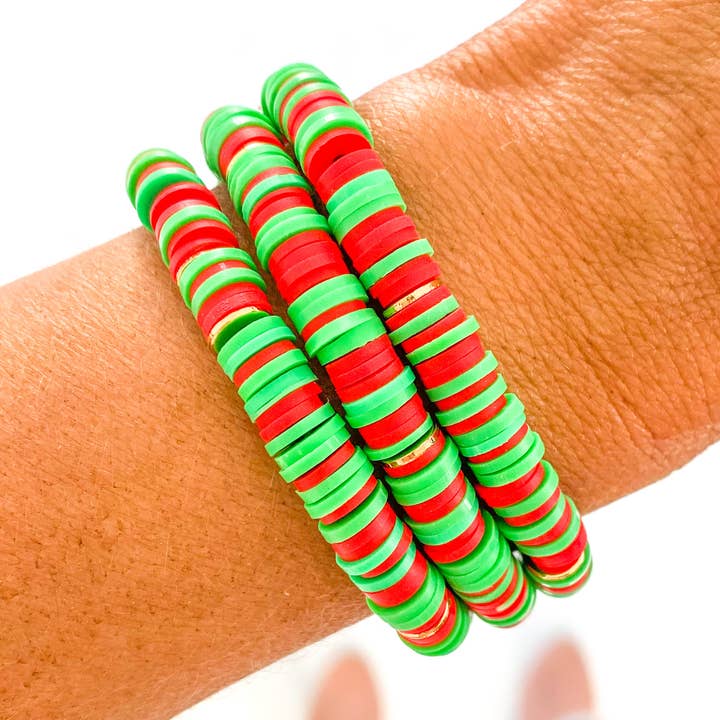 Bracelet Heishi de Noël rouge et vert pour la vente par Savvy Bling