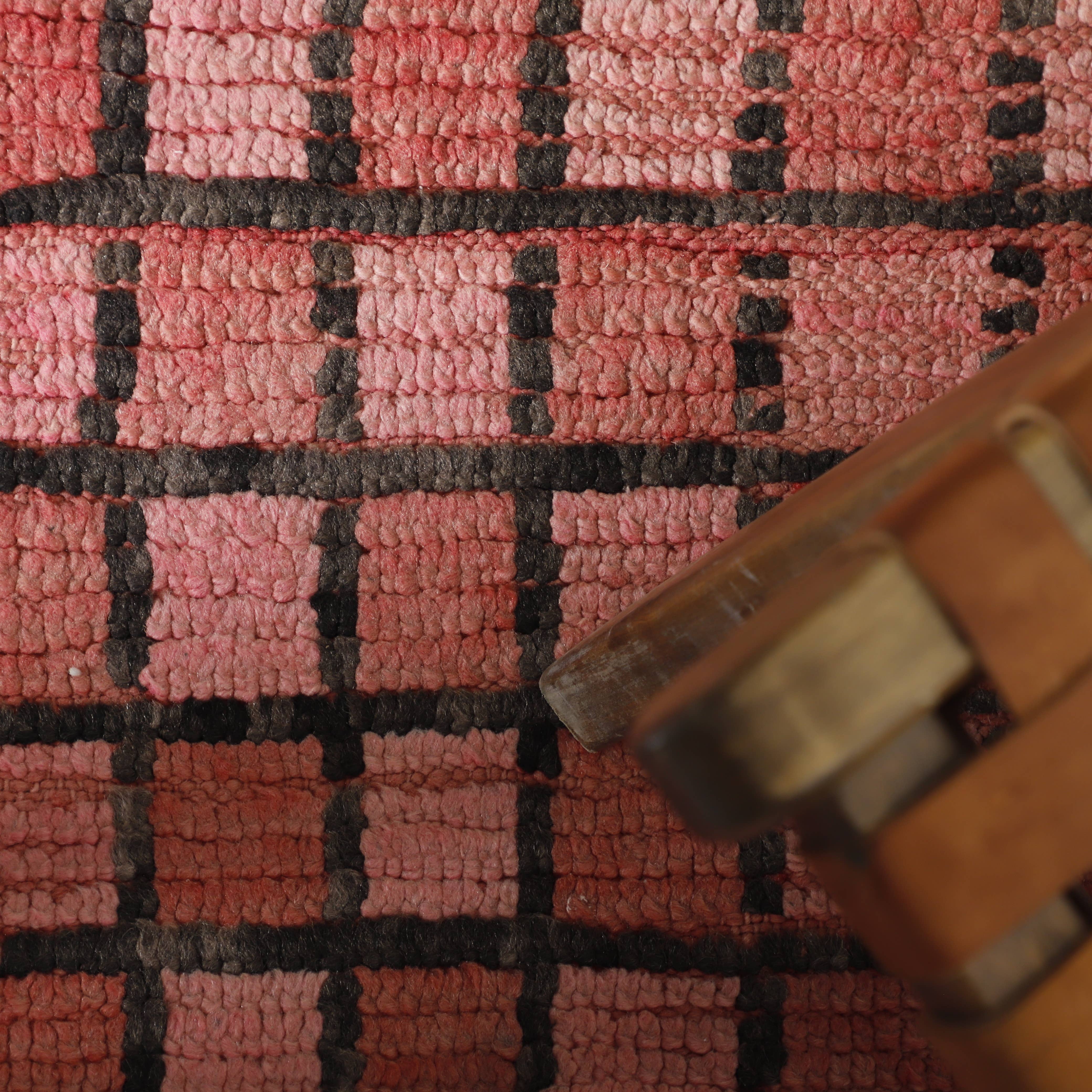 MUSMUSRUGS - Wholesale Area Rug - Pink Checkered Moroccan Wool Rug – Berber Grid Design4