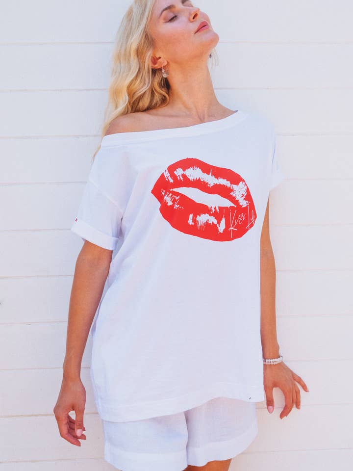 KISS LIFE - Wholesale T-shirt met print - Dames - Oversized T-shirt met rode lippen