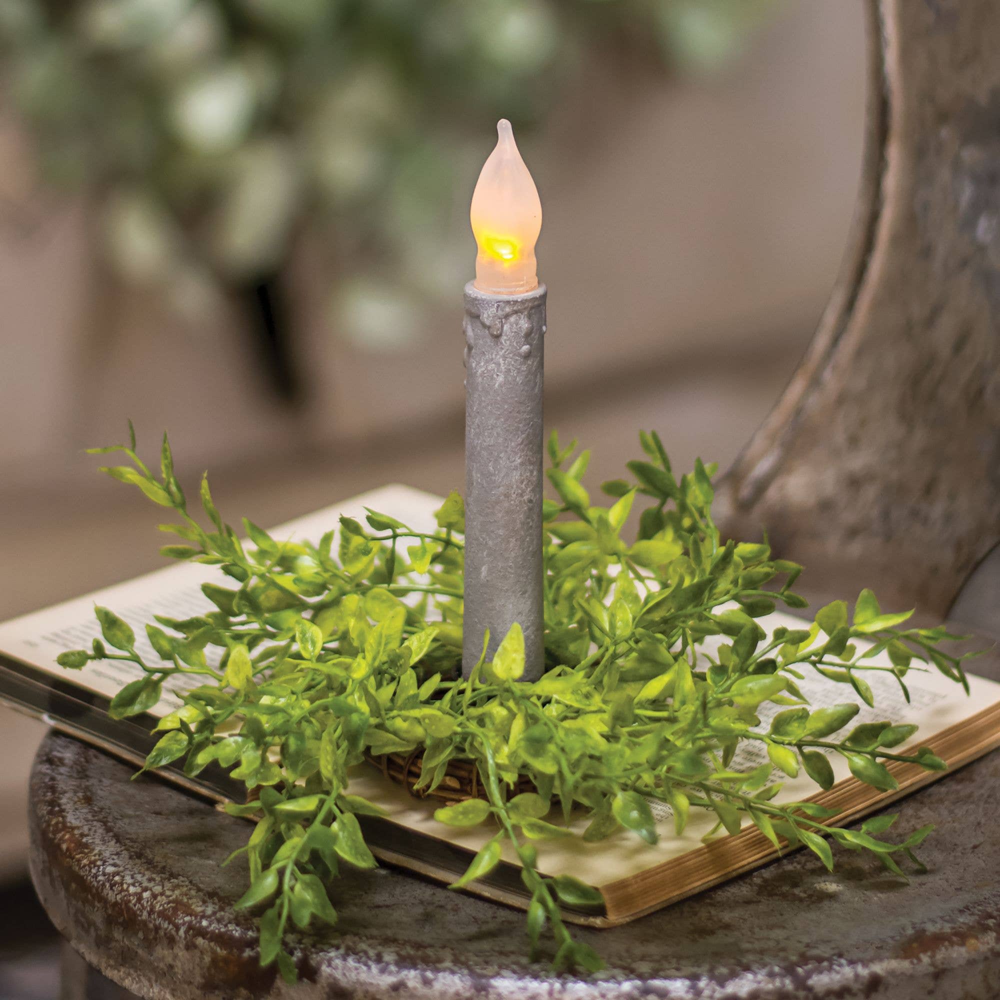 Col House Designs – Engroshandel Flammeløst stearinlys – Cement Look Timer Taper 6"1