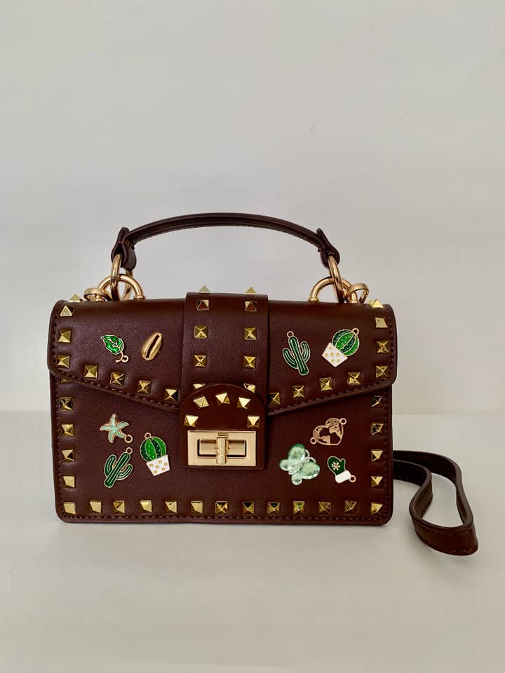 Garell Brown Crossbody-väska handdekorerad med guldnitar för wholesale av GARELL