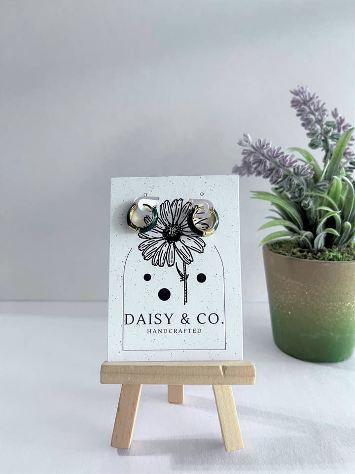 Huggie Fiesta Goldie verde oscuro para venta al por mayor de Daisy & Company