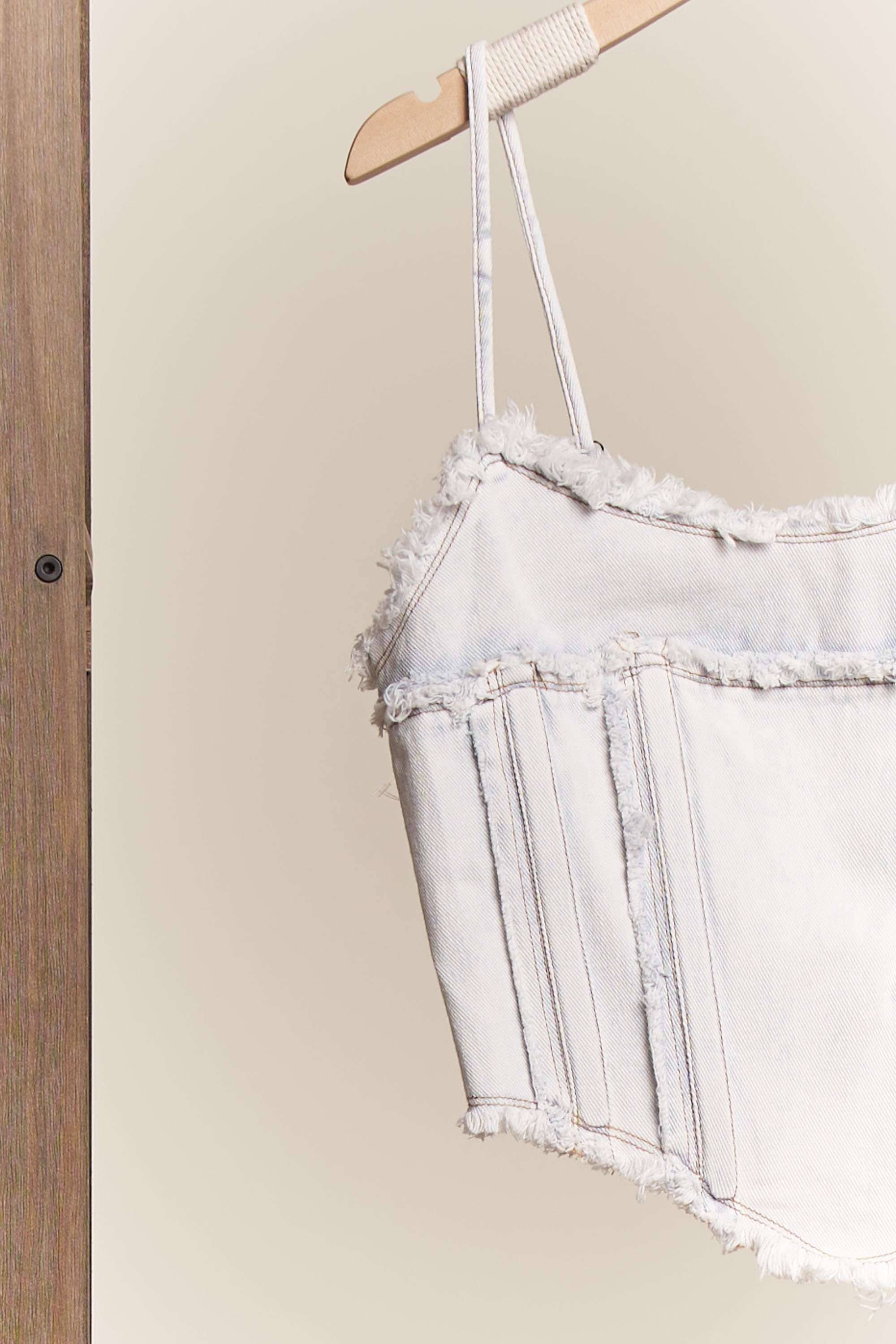 Mello. - Vente Débardeur – femme - Débardeur court en jean à bretelles spaghetti à ourlet brut4