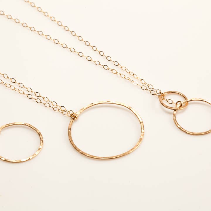 Sonia Circle ketting voor wholesale door Forge + Fire