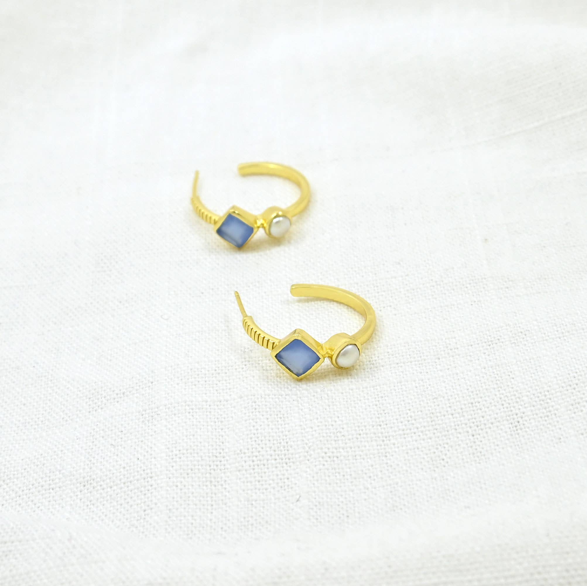 Schmuckoo Berlin - Wholesale Hoop Earrings - Freya Hoop Earrings Gold - Pearl & Blue Chalcedony0