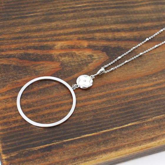 Pretty Persuasions - Wholesale Pendant/Charm Necklace - N24145 Clover Shell Adorned Circle Pendant Necklace1