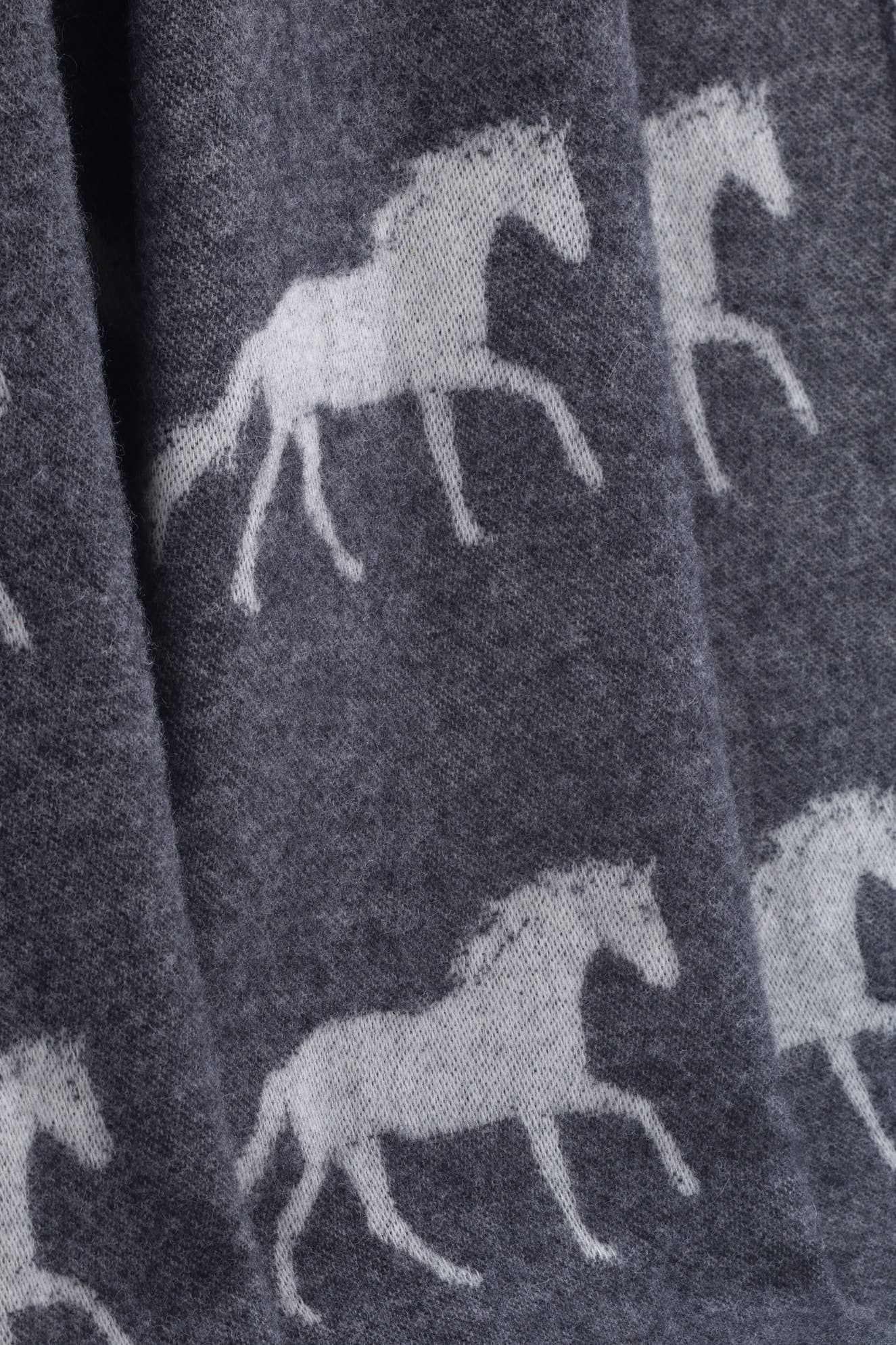 JJ Textile - Wholesale Throw Blanket - Horse Soft Black Pure Wool Throw2