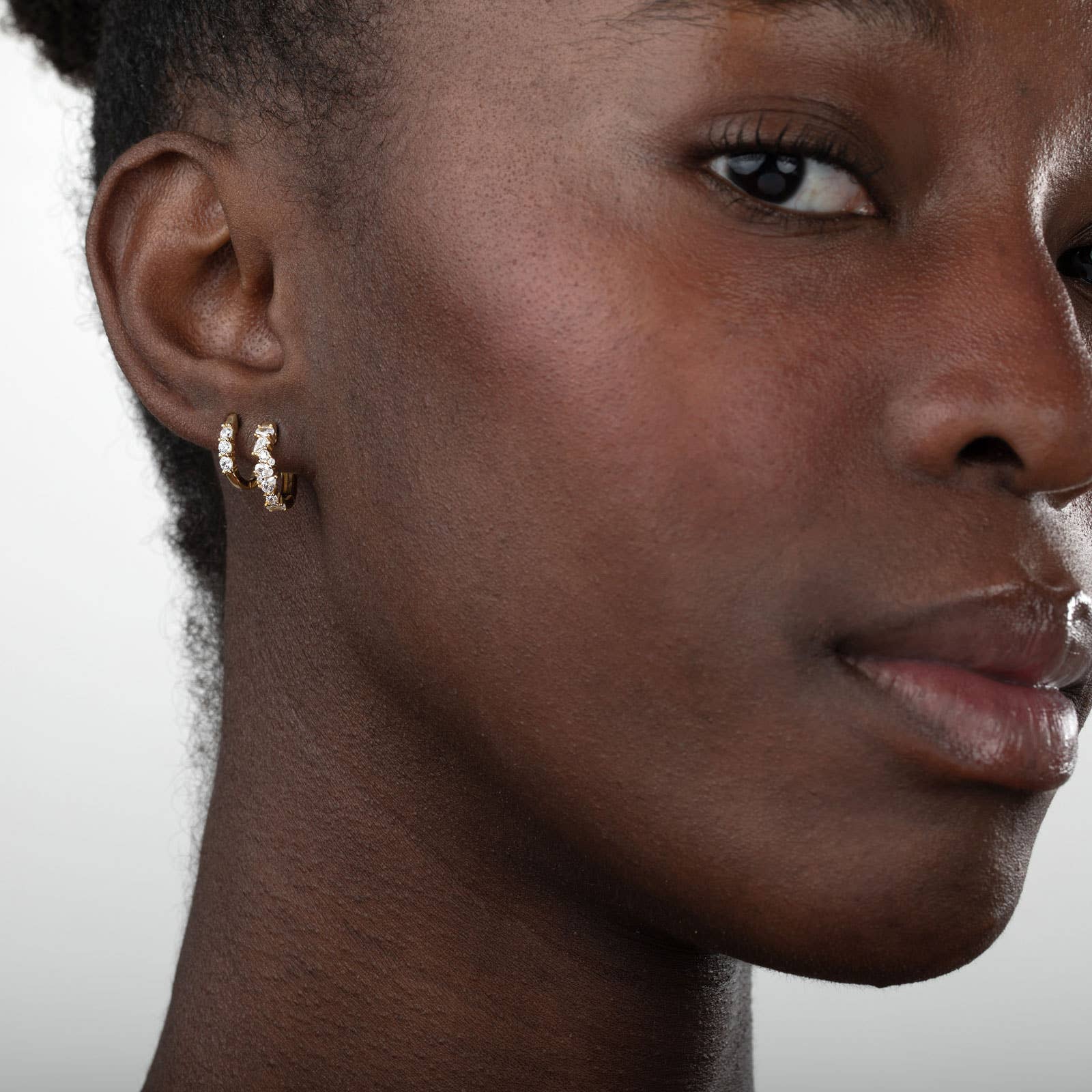 Plata y Minerales - Wholesale Huggie Earrings - Hoop Earrings-12 mm-Cubic Zirconia-Gold and Rhodium Plated2