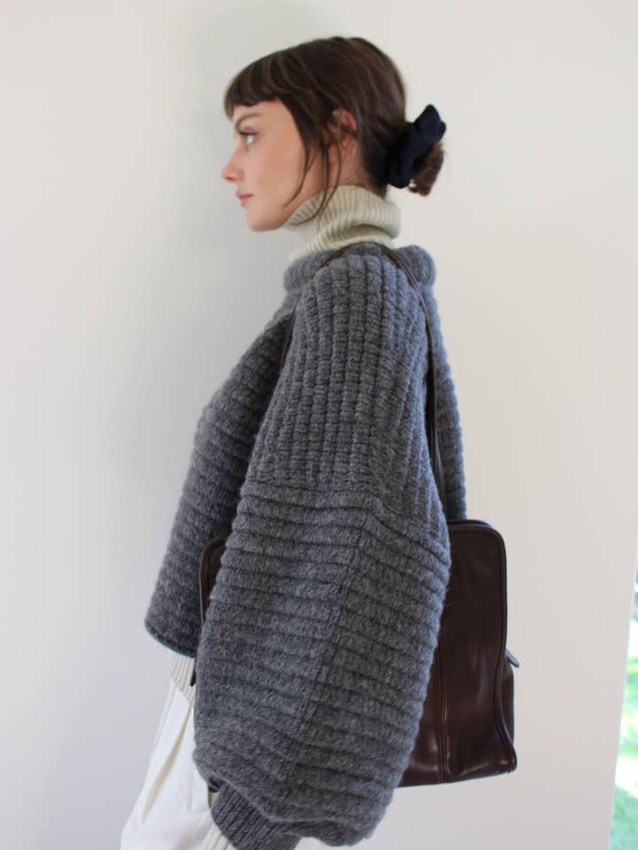 Na Nin – Großhandel Strickpullover – Damen – Romy Strickpullover aus Alpakawolle mit Ballonärmeln11