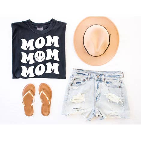 T-shirt graphique superposé Smiley Mom pour la vente par MBD Printing and Design