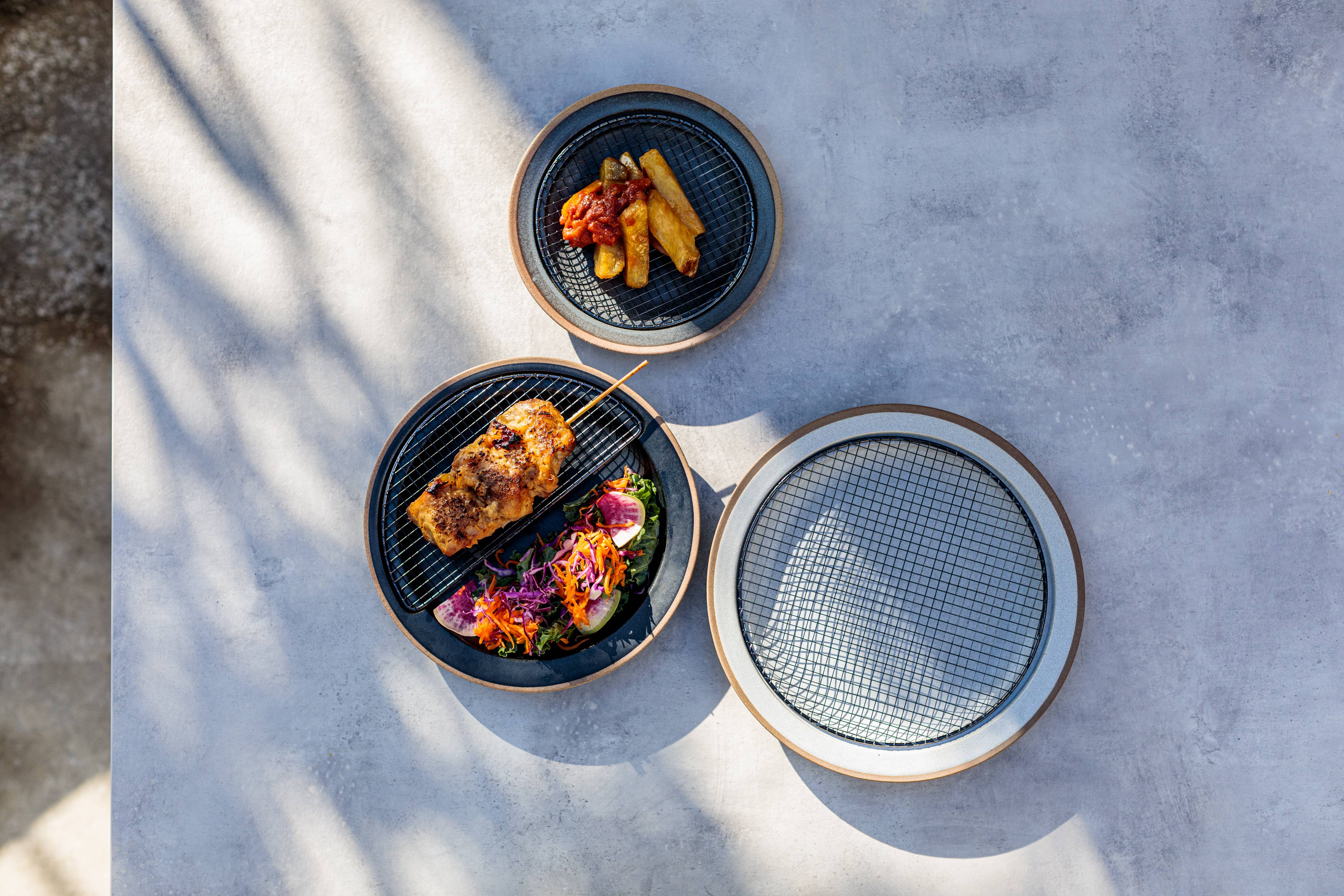 KIKIME - Wholesale Dinner Plate - amime Plate 10" | Dinner Plate with metal net 9.8" | Pottery9