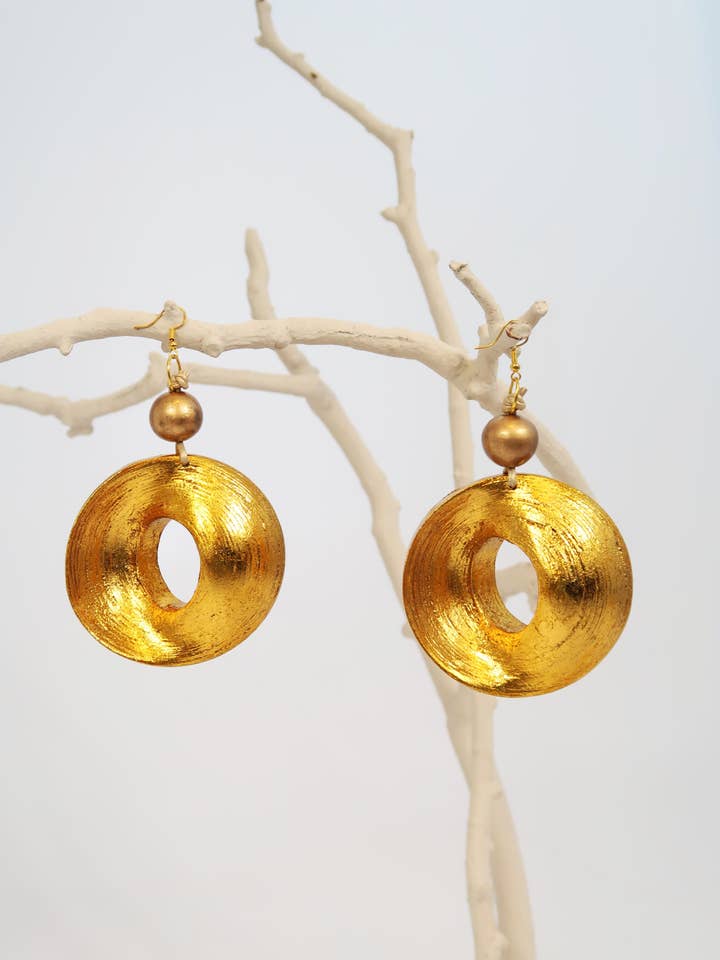 ORECCHINI GRANDI IN BAMBÙ CON UFO E PERLINE IN LEGNO per la vendita all'ingrosso da parte di Jianhui London