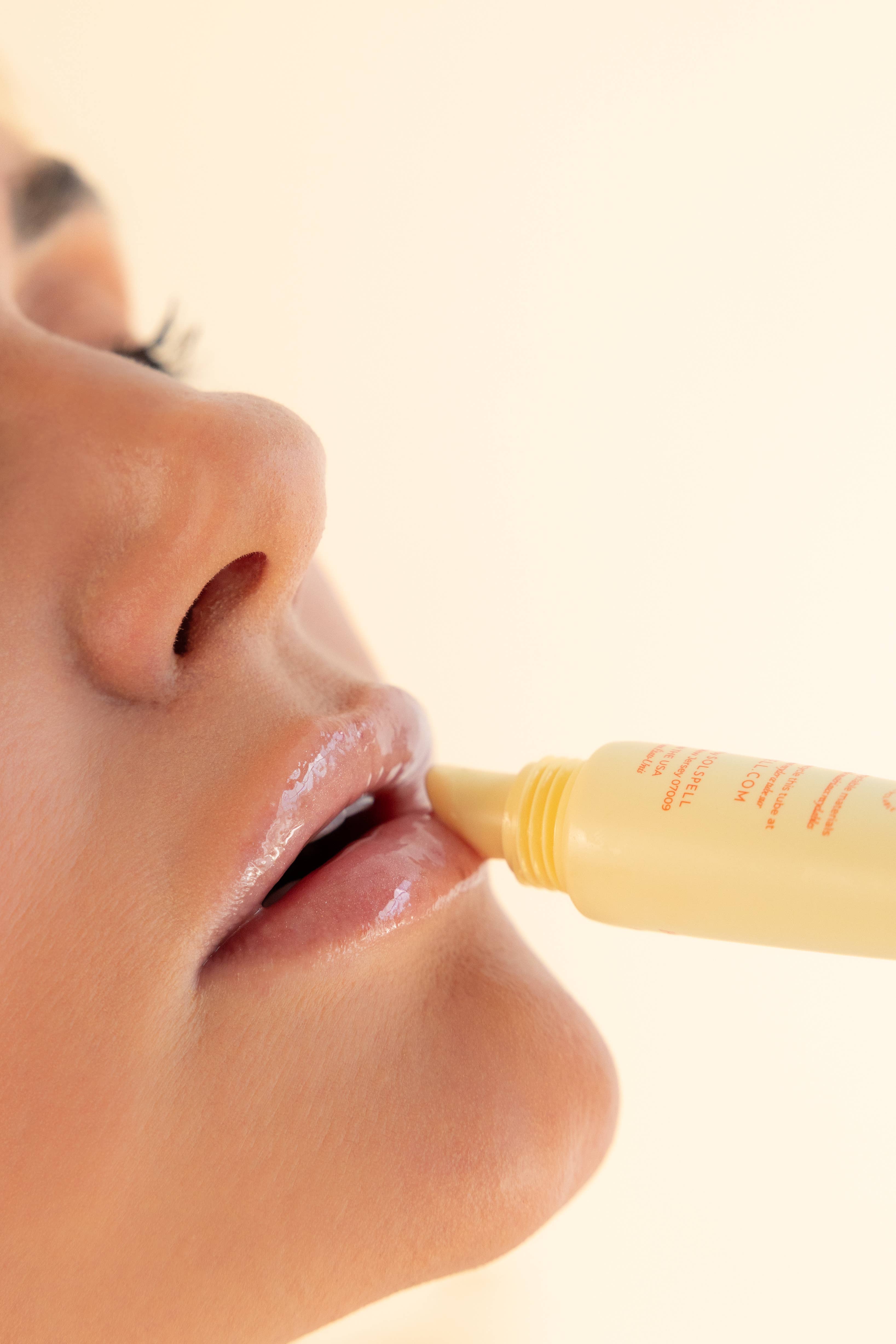 SOLSPELL - Wholesale Lip Balm - Vitamin D Lip Oil1