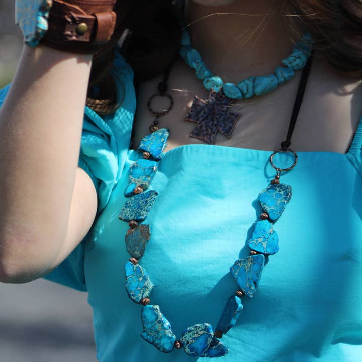 The Jewelry Junkie - Wholesale Beaded/Pearl Necklace - Turquoise Regalite Slab Necklace with Leather Ties 229h6
