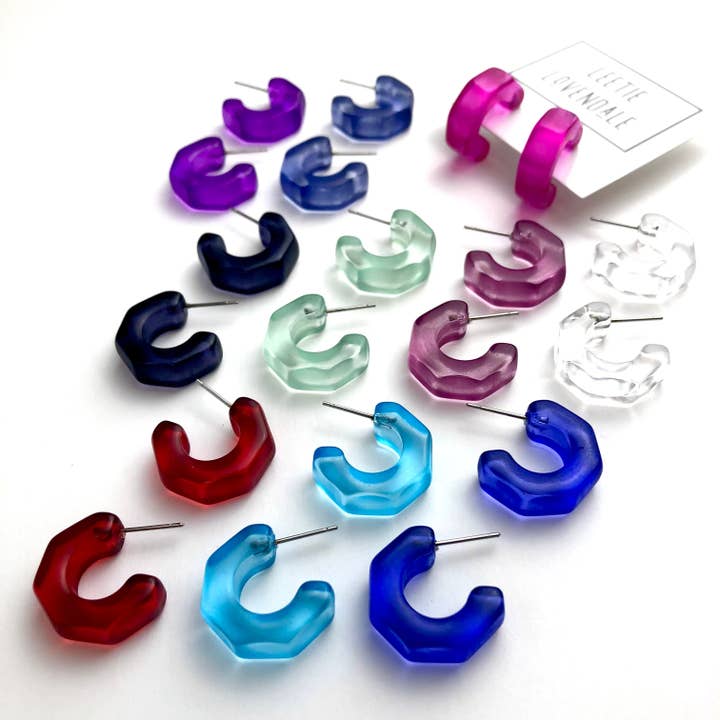 Gracie Hugger Hoop-örhängen för wholesale av Leetie Lovendale