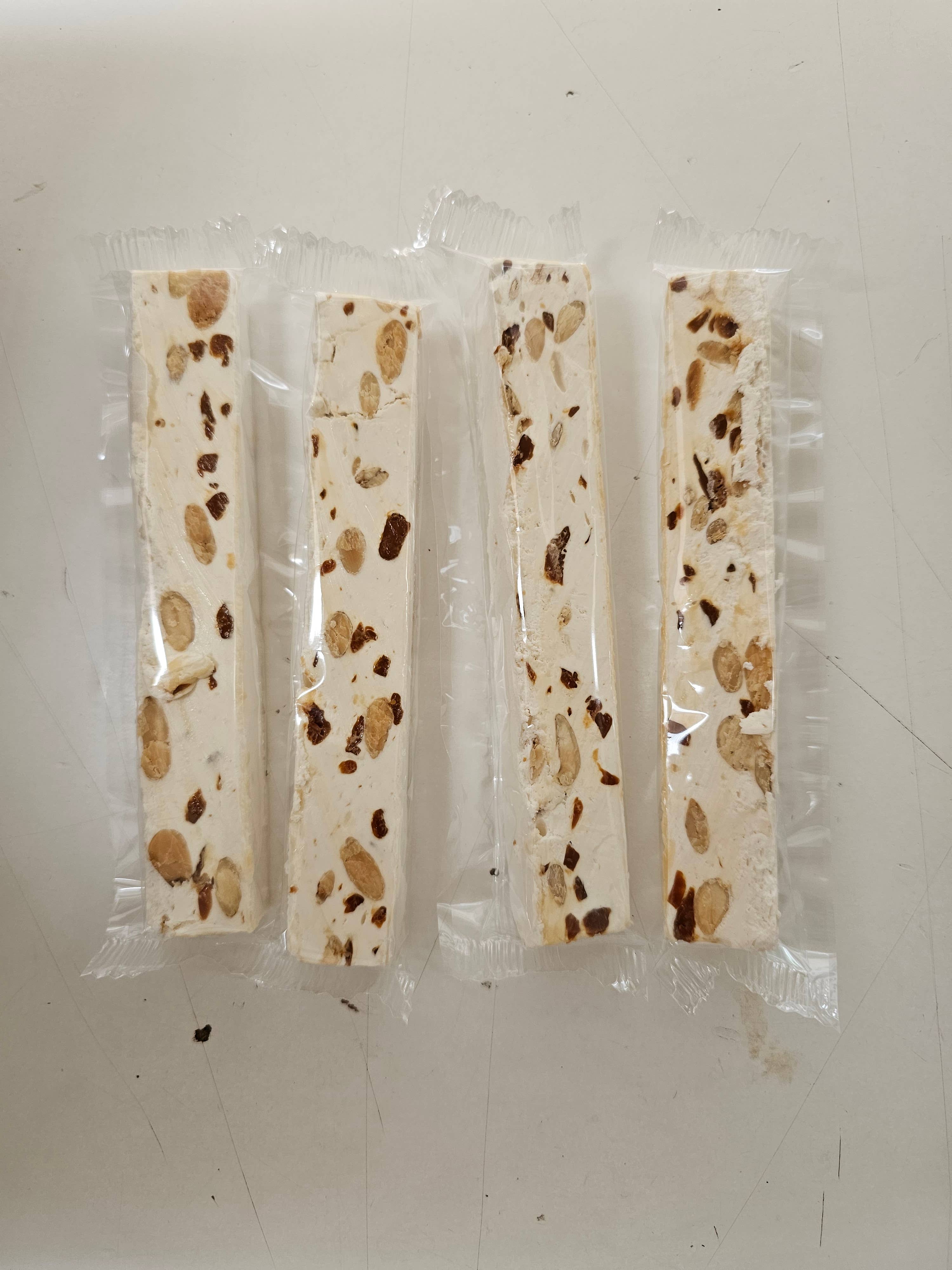 Nougat Diane De Poytiers – Großhandel Nougat – Nougat-Riegel mit Isigny-Karamell und Guérande-Salz, 50 g1