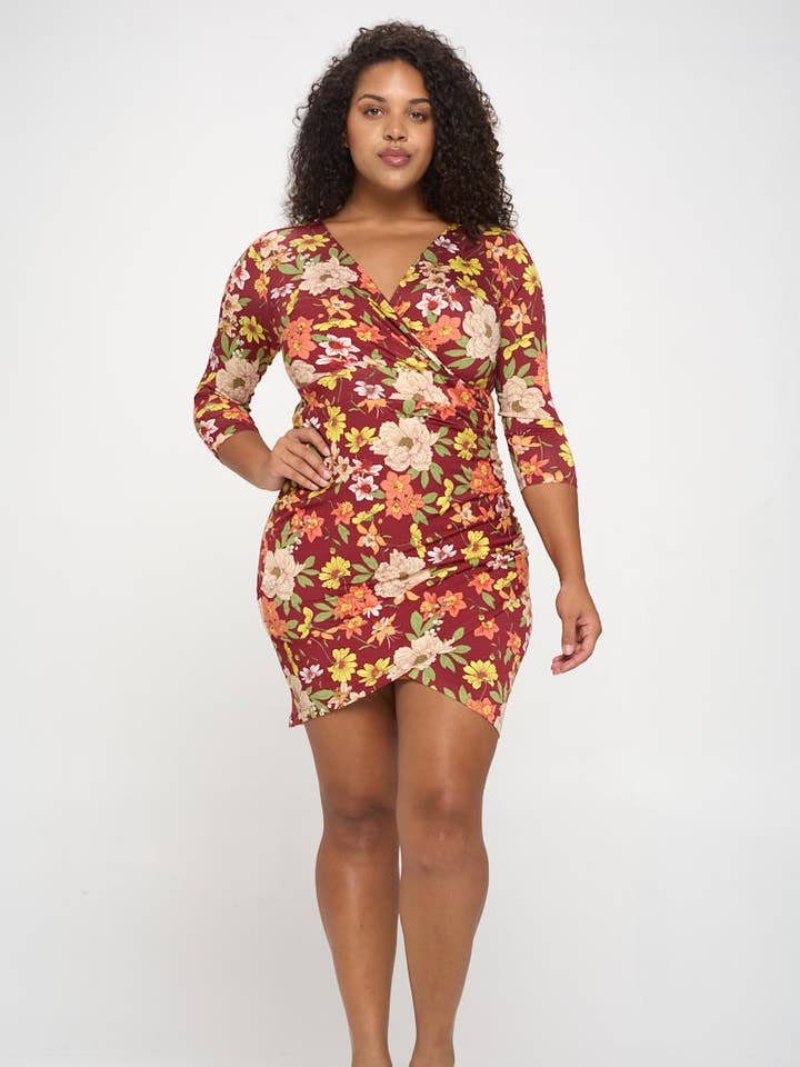 Abito avvolgente stampato a fiori plus size per la vendita all'ingrosso da parte di DNA Couture