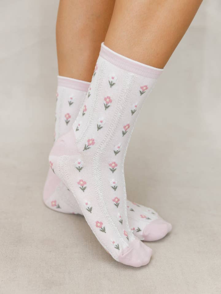 SOCKEN MIT FLORALEM RÜSCHENBESATZ für den Großhandel von limlim