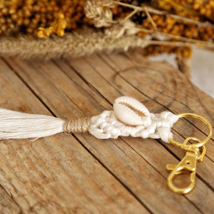 The Frenchie Knot - Wholesale Keychain - Women's - Macrame keychain gold cowrie shells2