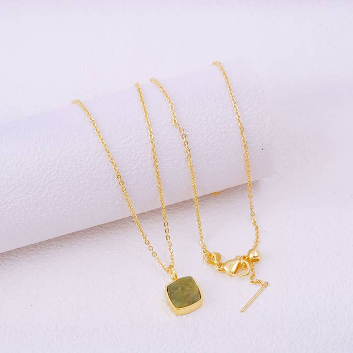 El Joyero – wholesale Pendant/charm necklace – Raw Peridot Necklace August Birthstone Gold-Plated Pendant1